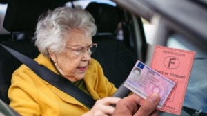 Permis de conduire : Ce nouveau détail pourrait devenir obligatoire pour les plus de 65 ans !