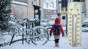 "Tempête Caetano : 49 départements en vigilance orange pour neige, verglas et vents forts en France"