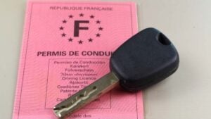 © Permis de conduire rose